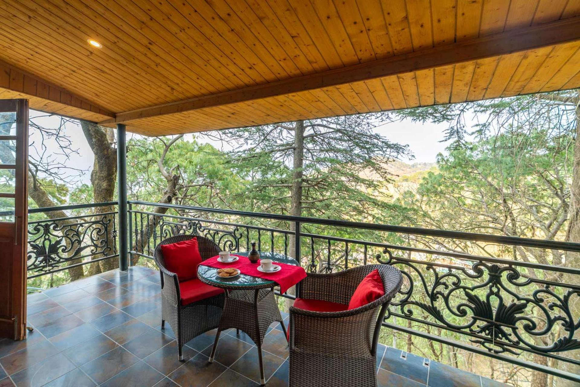 Stayvista At Paris Villa With Pvt Pool & Valley View Касаули Экстерьер фото