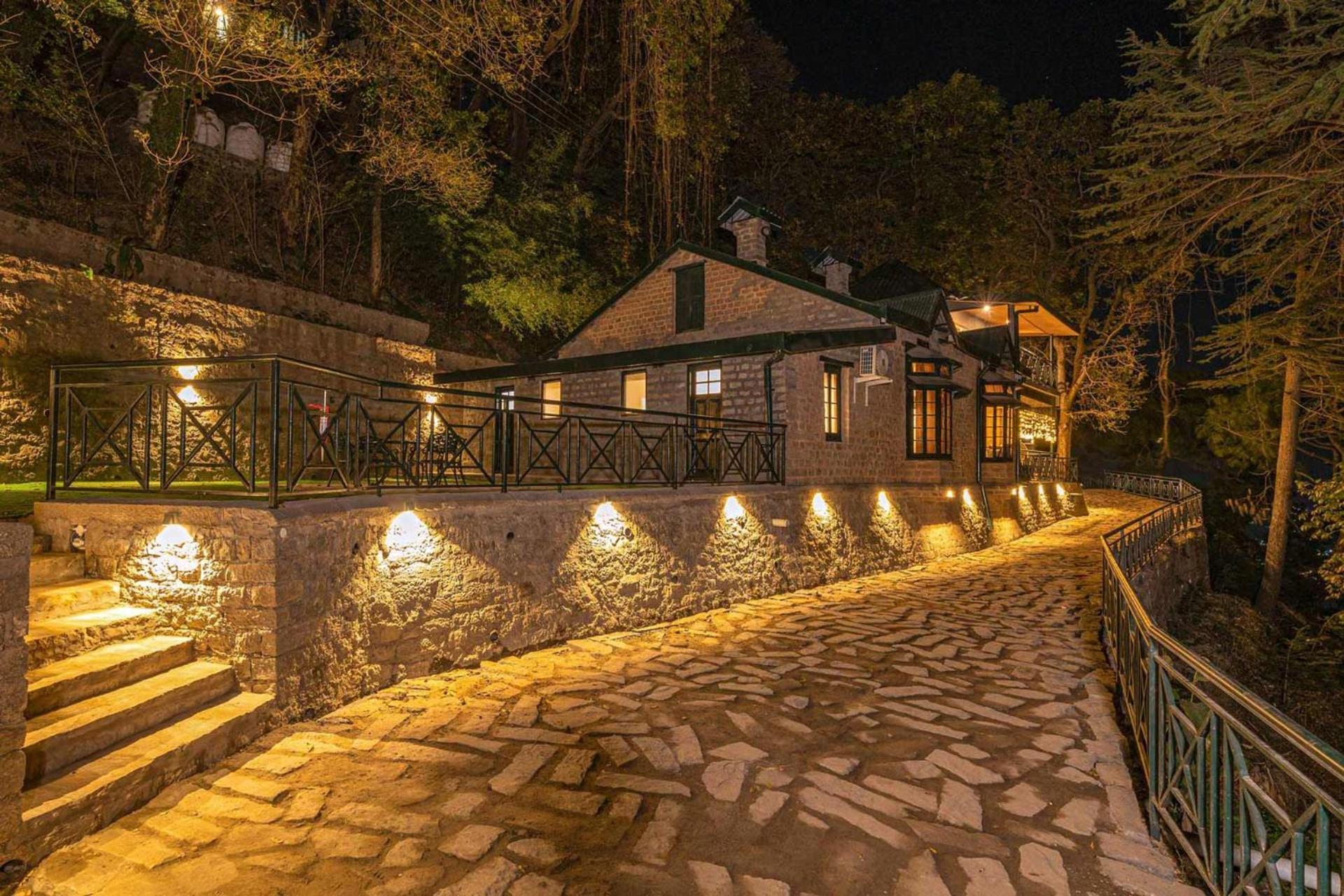 Stayvista At Paris Villa With Pvt Pool & Valley View Касаули Экстерьер фото
